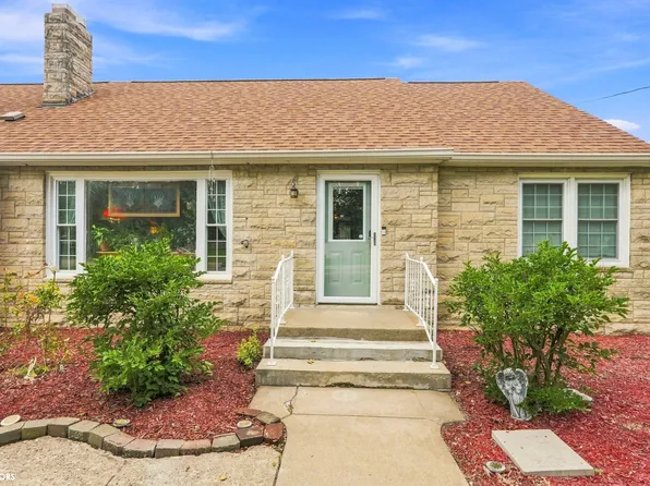715 Pine St, Mediapolis, IA 52637