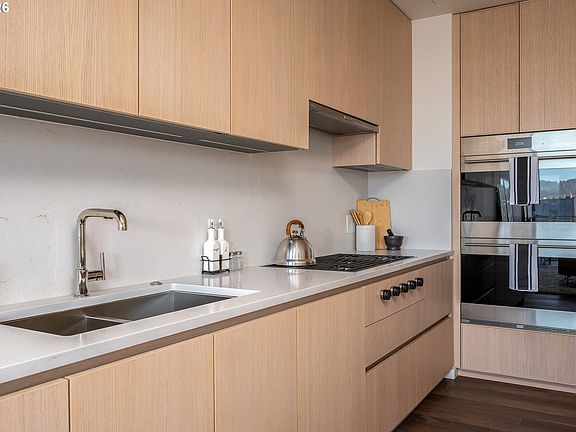 5th image of 550 SW 10th Ave #2303