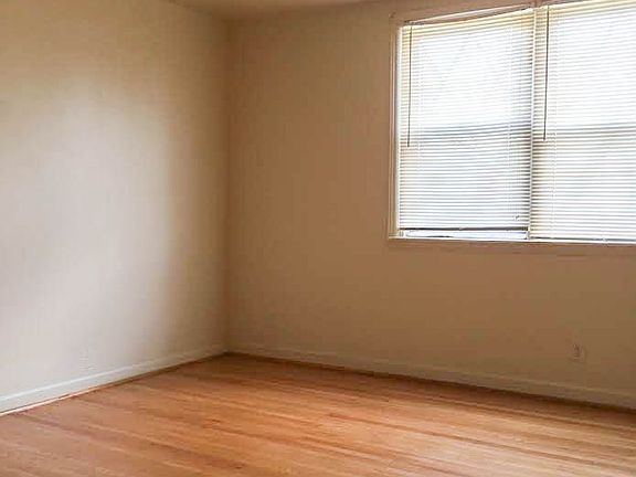 4th image of 421 1/2 E Slocum St