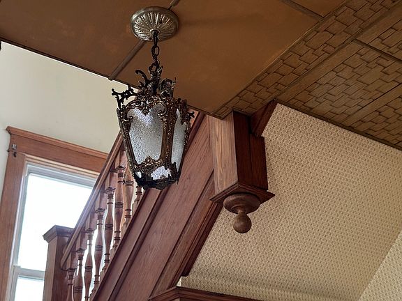 4th image of 412 Rockwell St