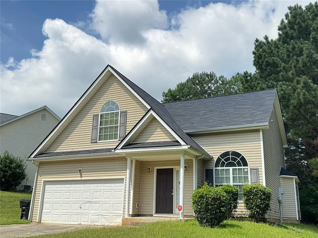 4 bed, 2.5 bath, 2094 sqft, $1,950 — Photo 1