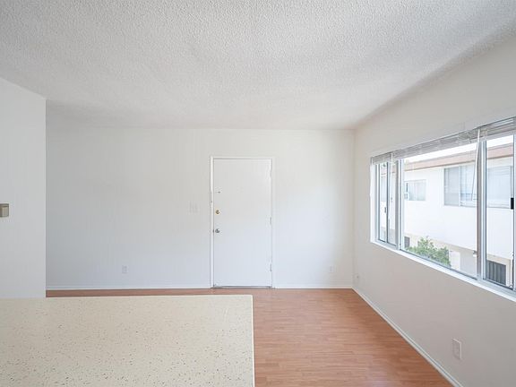 4th image of 1311 Ocean Park Blvd APT 5