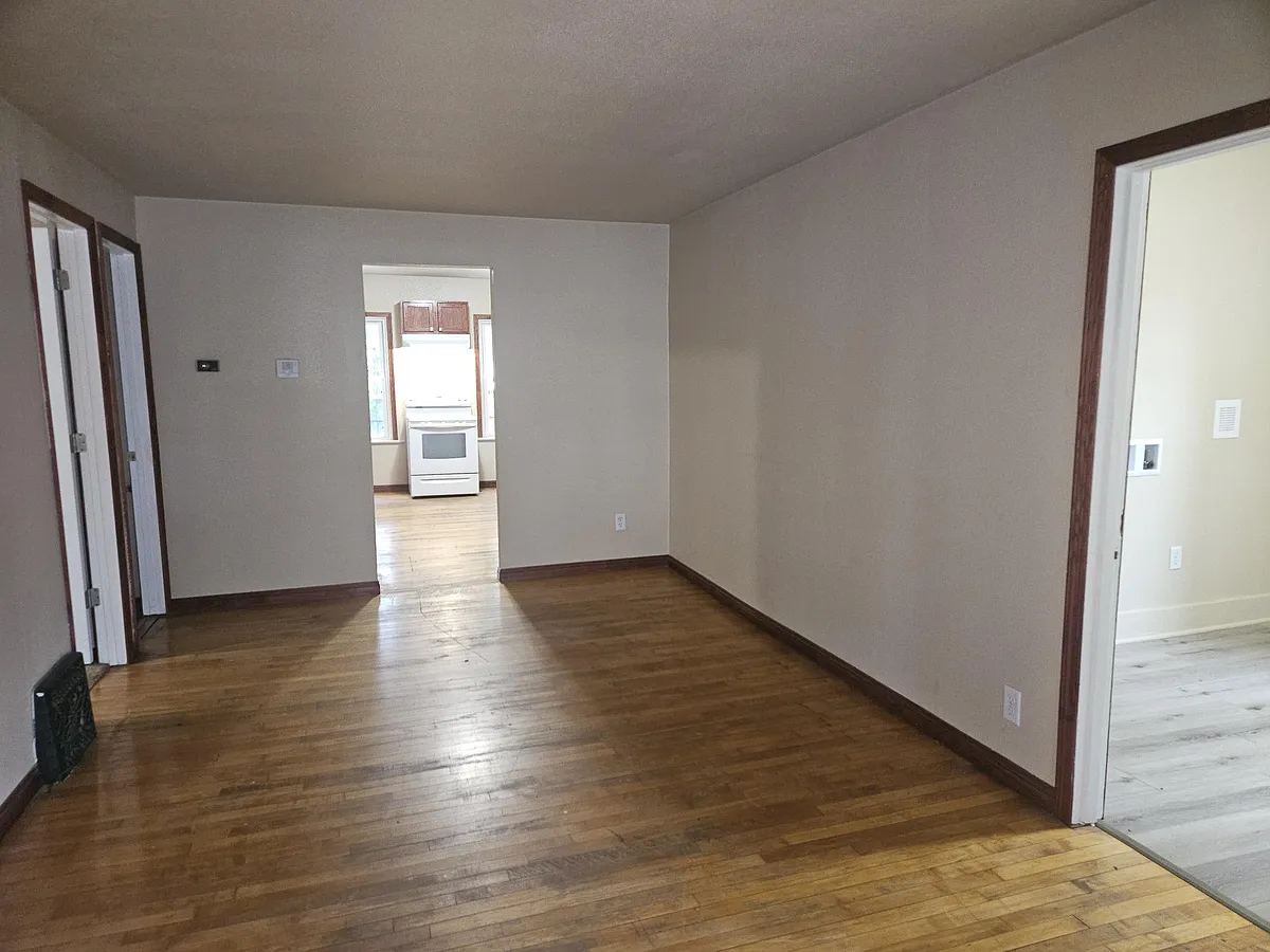 Building Photo - 802 W Franklin Street 305 N