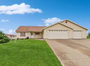 87 Prairie Dr, Miles, IA 52064