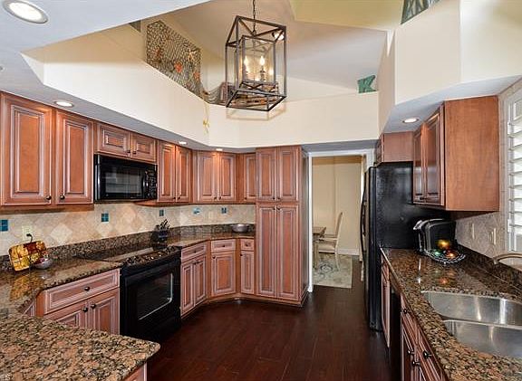 5th image of 26890 Wedgewood Dr APT 301