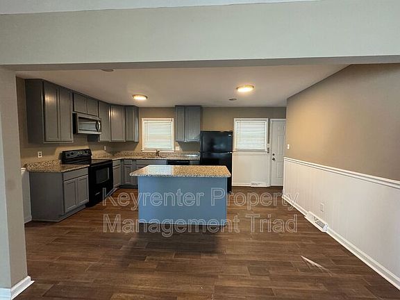 2nd image of 2424 New Orleans St