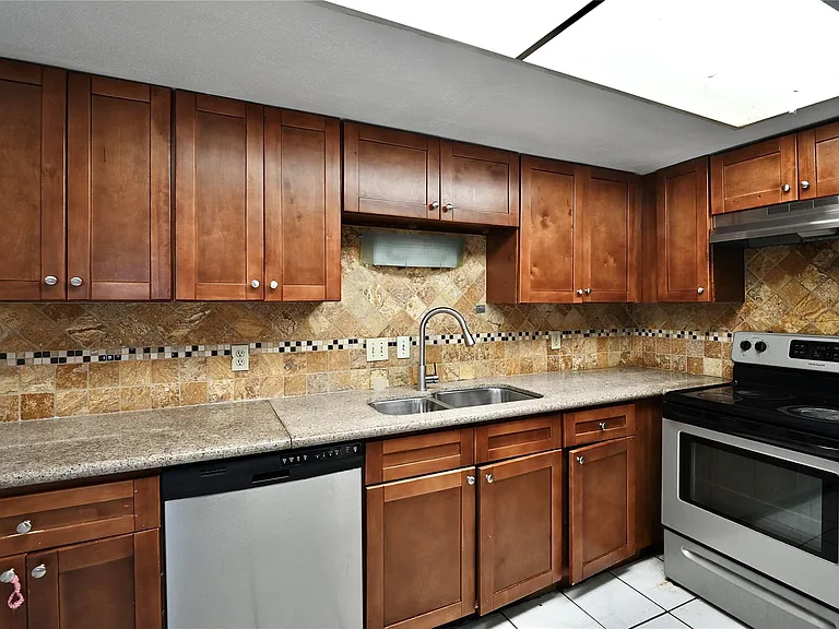 8314 La Roche Ln — Photo 5