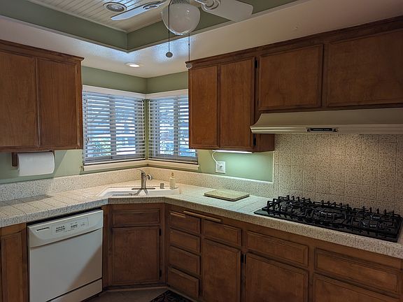 4th image of 2762 N Beechwood St