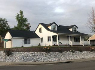 989 Willow Brook Ln, Redding, CA 96003