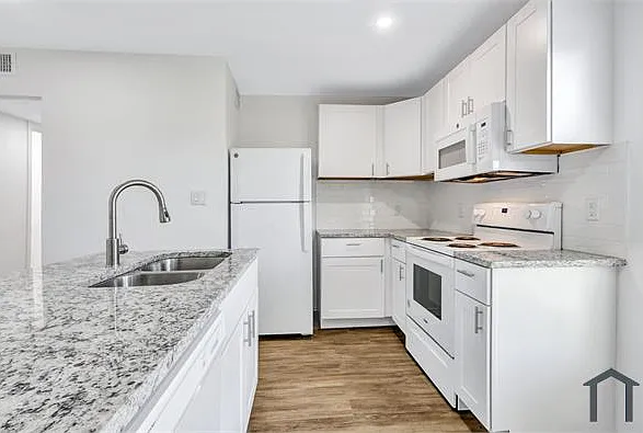 901 Bessie St #205 — Photo 11