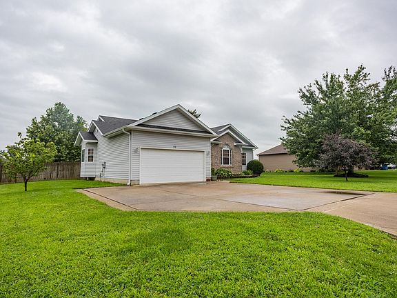 2nd image of 310 E Whippoorwill Drive