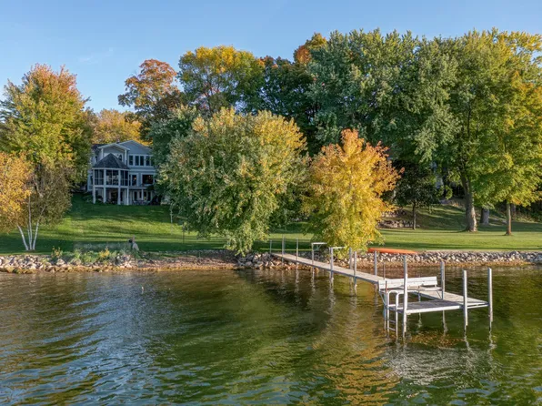 2765 Casco Point Rd, Wayzata, MN 55391