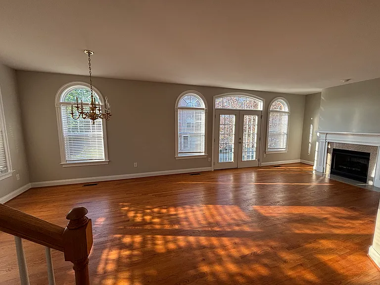 1045 Glenwood Station Ln — Photo 10
