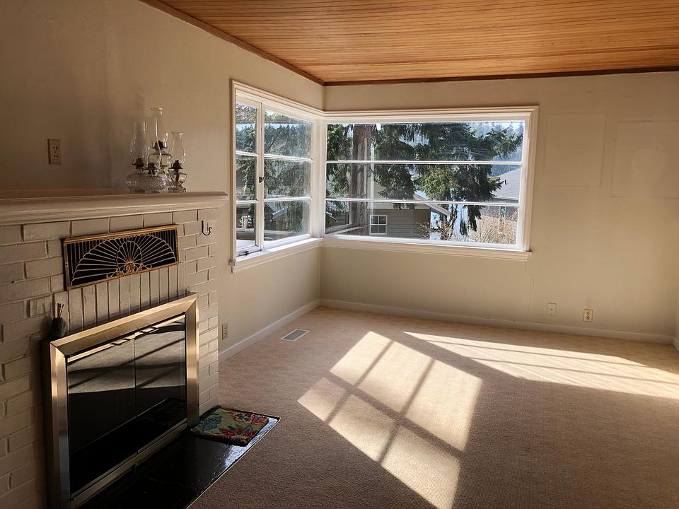 Living Room with Fireplace