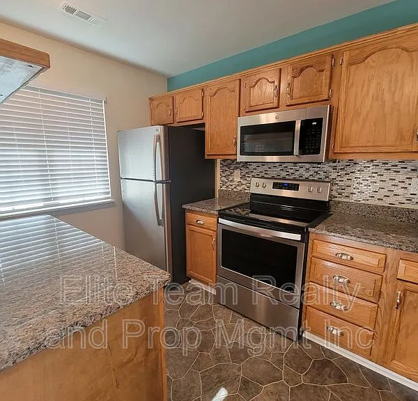 3811 Mosscroft Ln — Photo 4