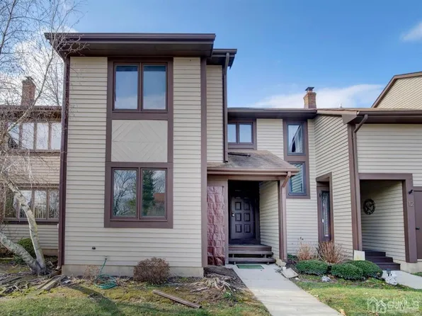 11 Chelsea Ct, Parlin, NJ 08859
