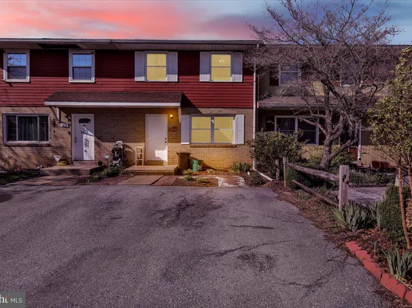 127 Maplewood Ln, Marietta, PA 17547