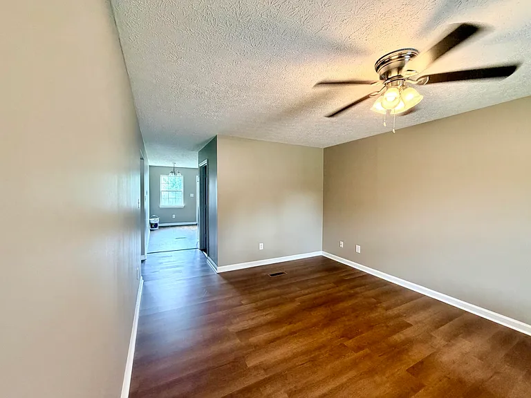922 L C Ave — Photo 2