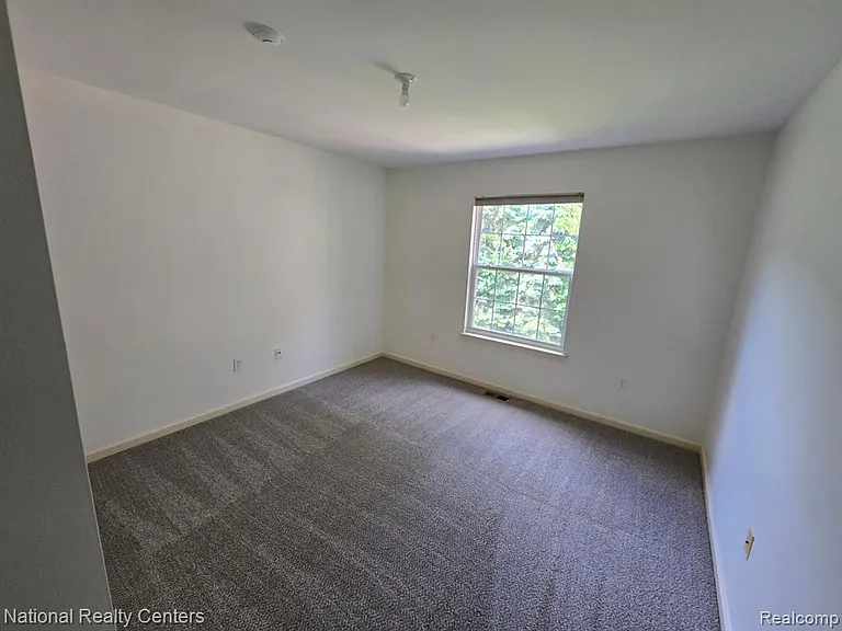 4058 Radcliff Dr — Photo 26