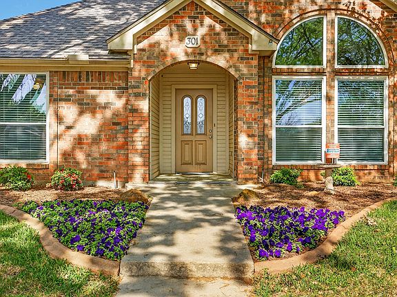 5th image of 301 Raintree Dr