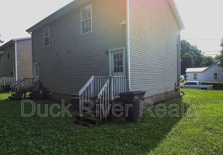 1109A E End St — Photo 13