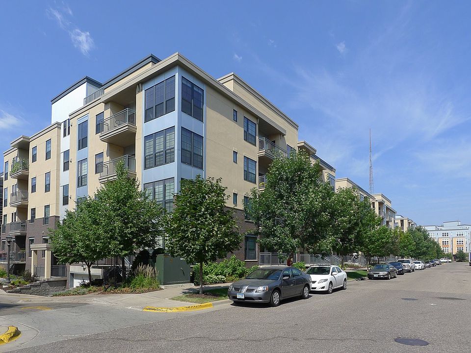 1st image of 825 Berry St APT 306