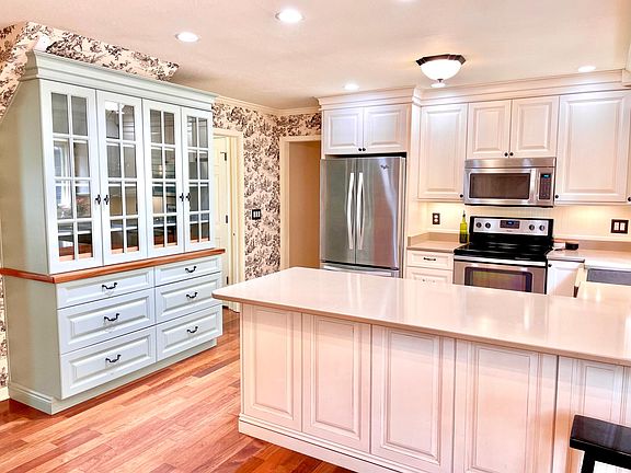 3rd image of 9935 Birchwood Ct