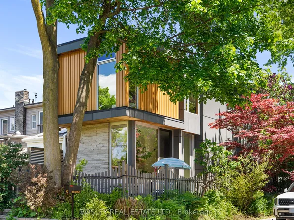 16 Dorothy St, Toronto, ON M4L 0A3
