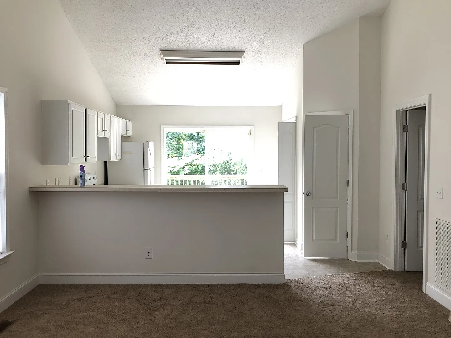 Wonderful Lakefront 4 Bedroom, 2 Bath in St. Clos subdivision off Creekridge Road — Photo 2