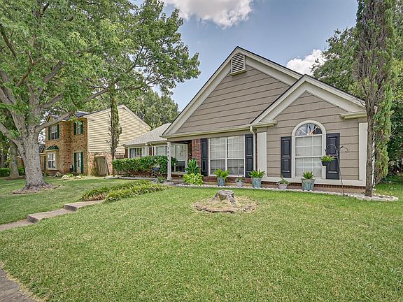 3rd image of 305 Pemberton Pl