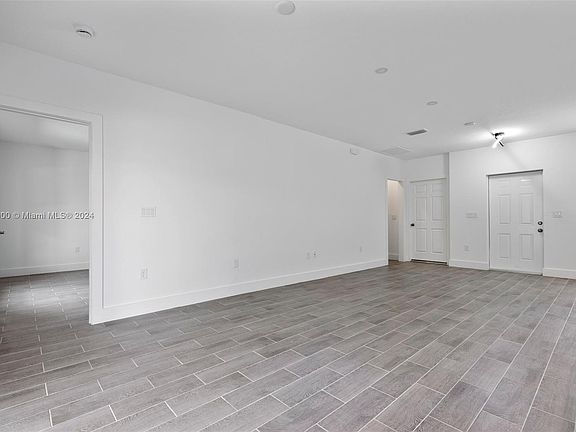 3rd image of 514 Palora Ave