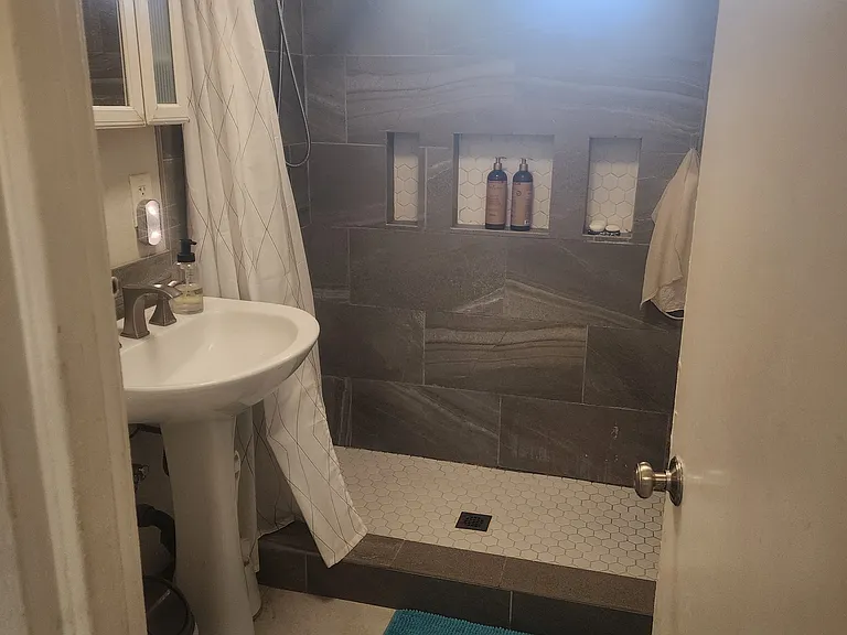 4350 Clairemont Dr — Photo 15