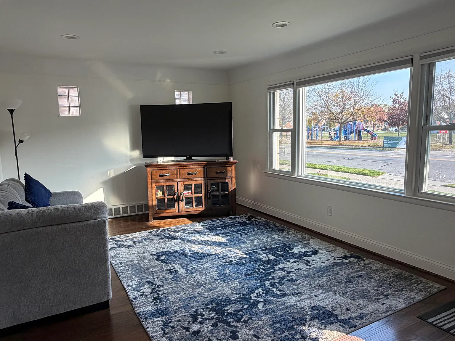 4 bed, 2.5 bath, 1660 sqft, $2,100 — Photo 2