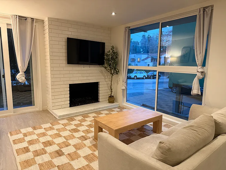 2441 N Beachwood Dr #1 — Photo 3