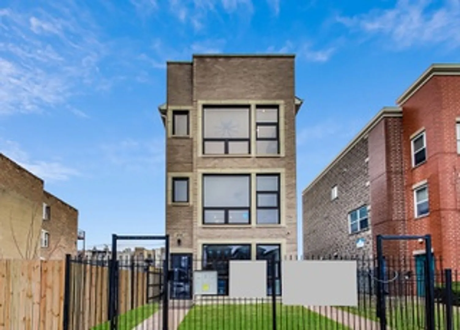 4745 S Indiana Ave — Photo 2