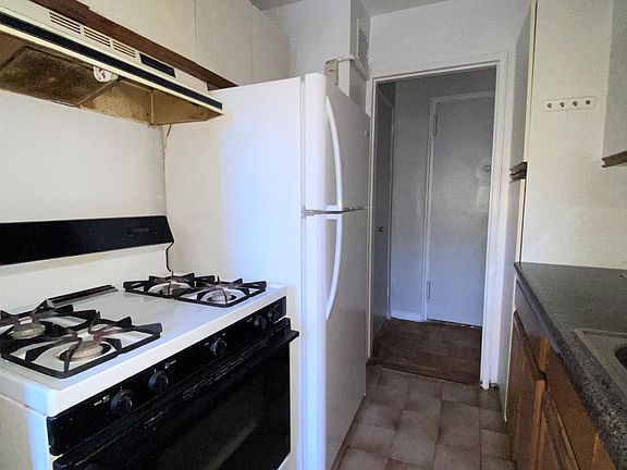 5th image of 2279 Barker Ave