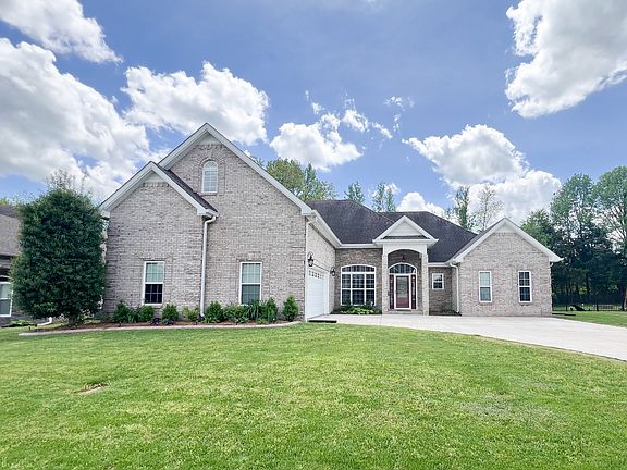 2nd image of 958 Willow Cir