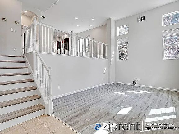 2nd image of 2702 Holly St