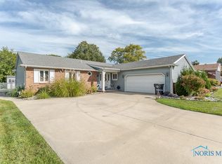 413 Chesterfield Ln, Maumee, OH 43537