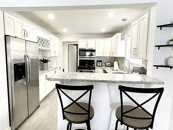 3rd image of 22712 Clairwood St