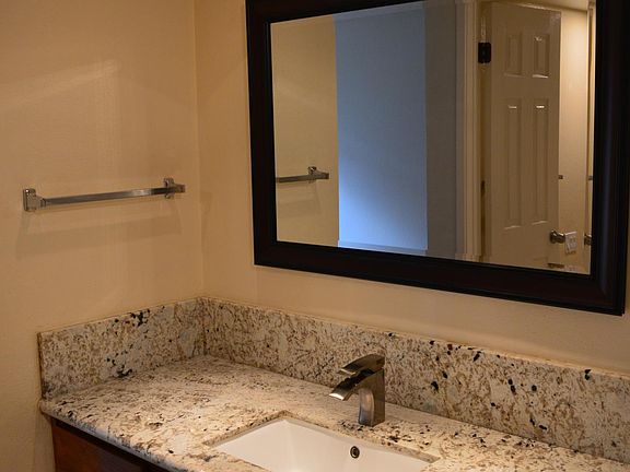 5th image of 2428 Larkspur Ln