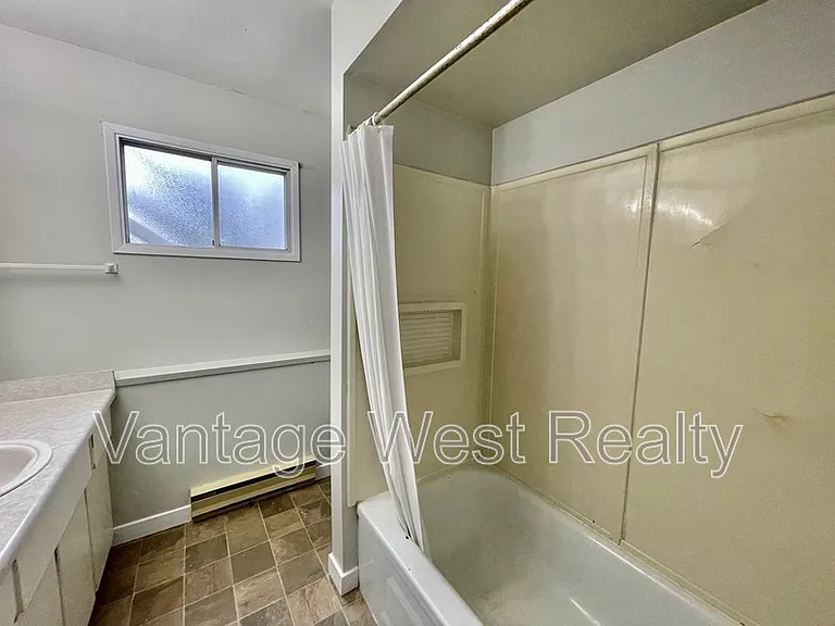 404 Hein Rd — Photo 19