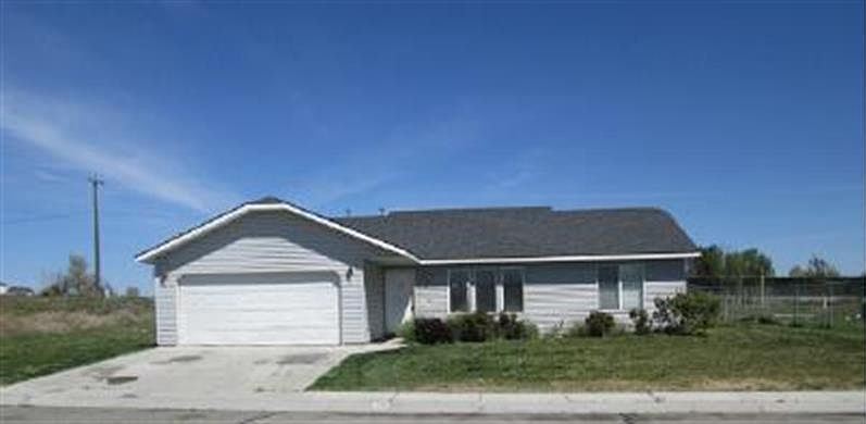 1st image of 900 Ambrose Ave