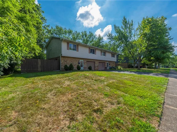 4727-4731 Maple Spur Dr, Stow, OH 44224