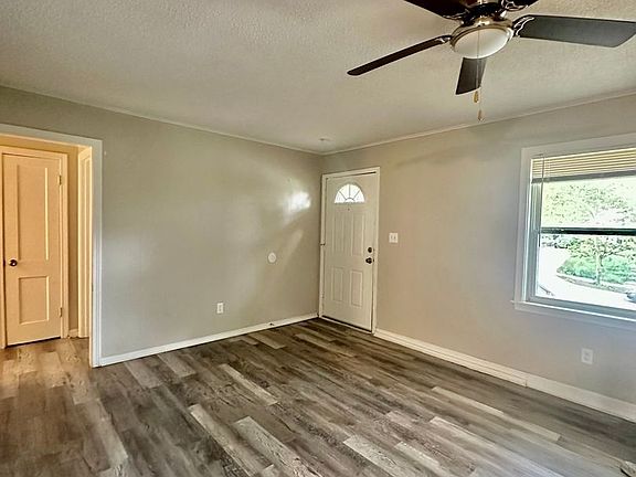 4th image of 7913 Park Ave