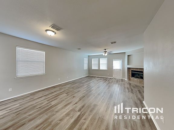 2nd image of 216 Maplecrest Dr