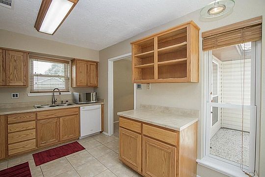 2nd image of 613 Dixie Dr