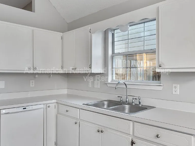 330 Brookwood Blvd — Photo 7
