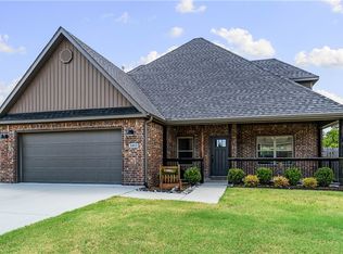 1413 Reagan Ave, Gentry, AR 72734