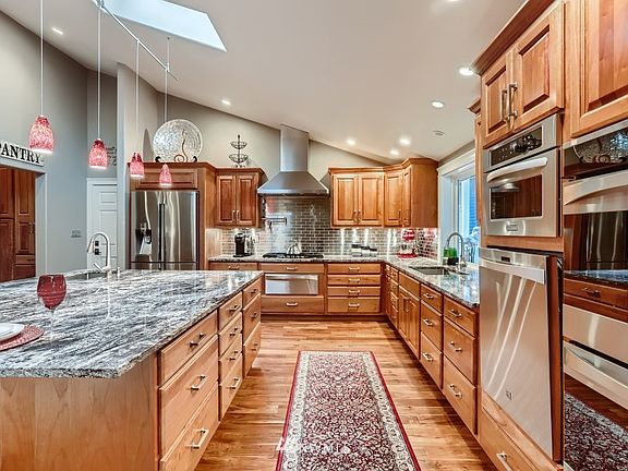 Well thought-out kitchen design with plenty of extras